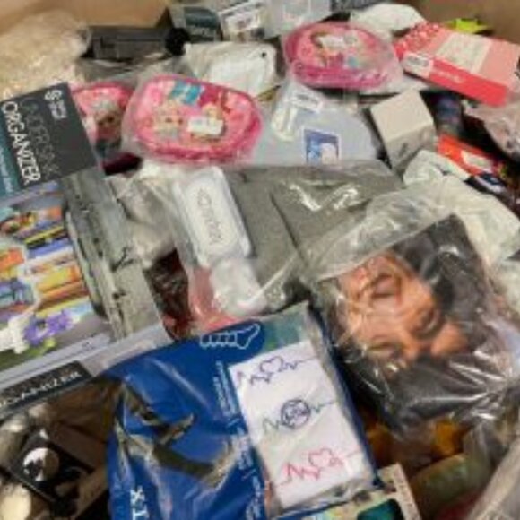 HBA Mystery Box 8 items plus free Kate Spade Gift worth +$40 NWT - Picture 4 of 5